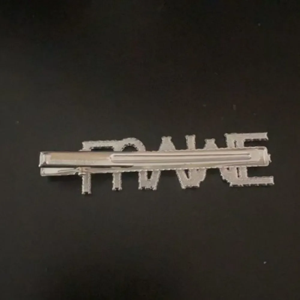 NWOT Luv me hair clip​​
